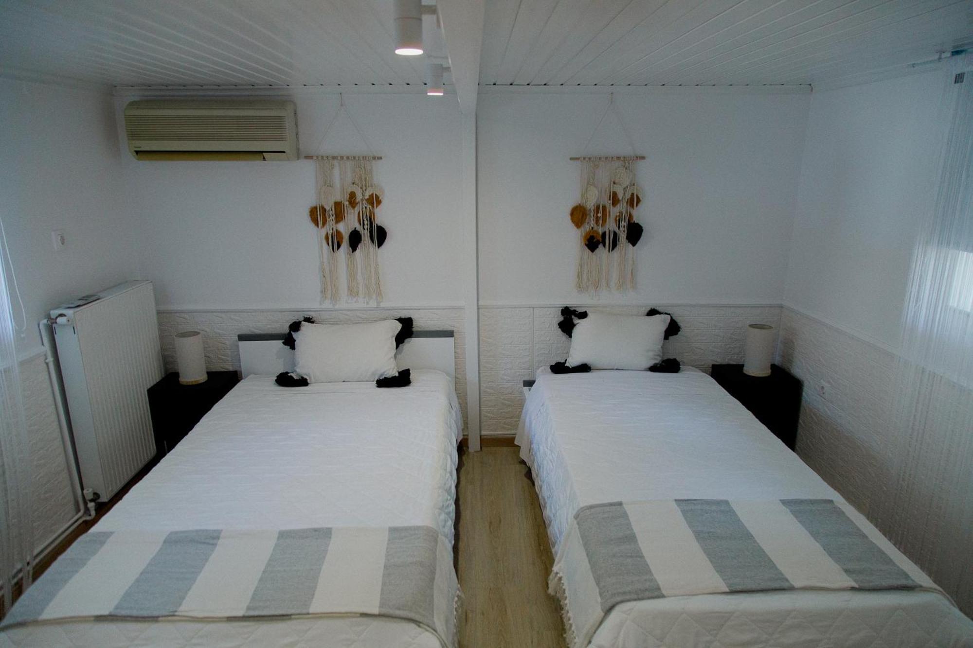 Corinth Iris Garden Retreatアパートホテル エクステリア 写真