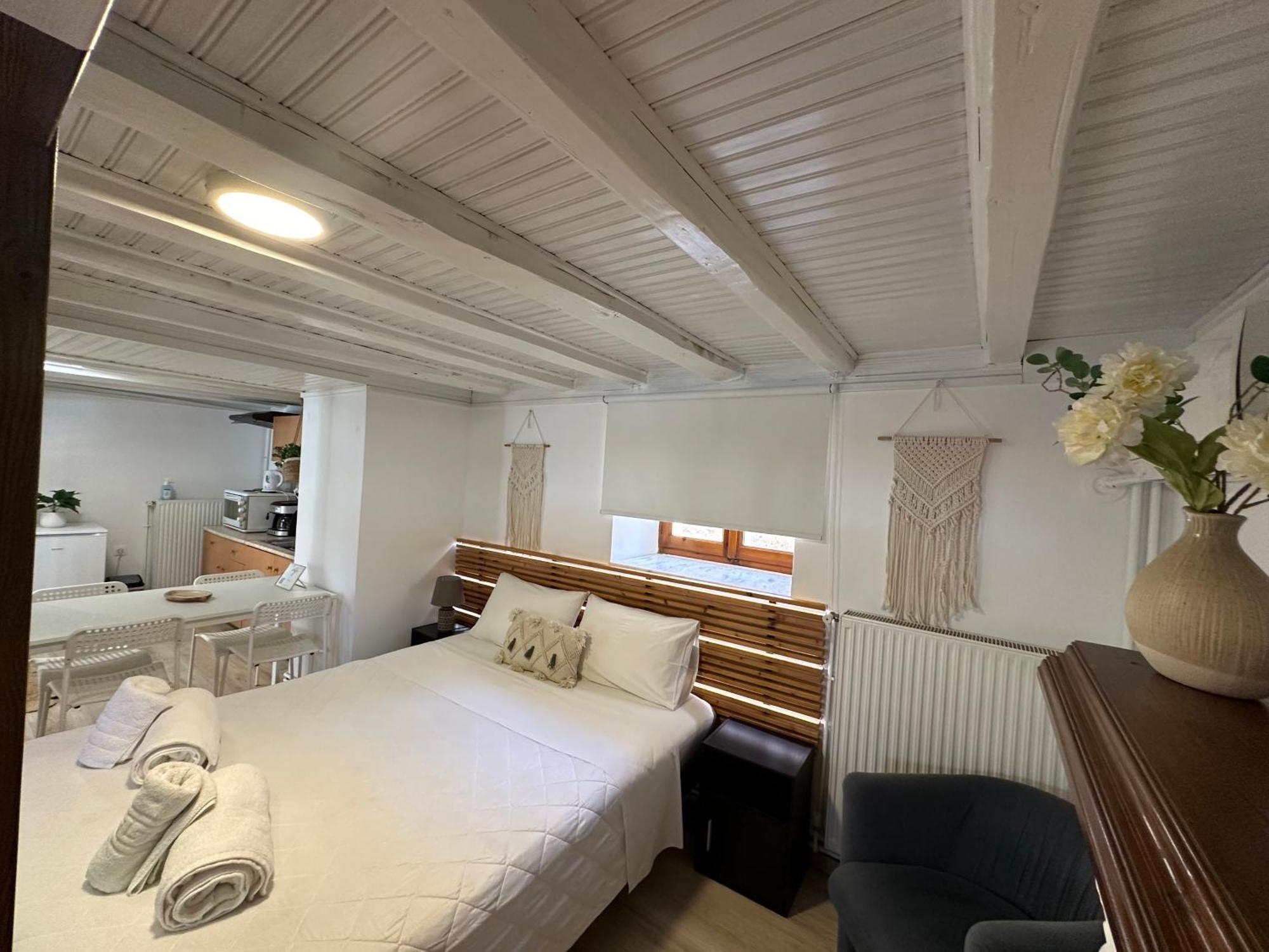 Corinth Iris Garden Retreatアパートホテル エクステリア 写真
