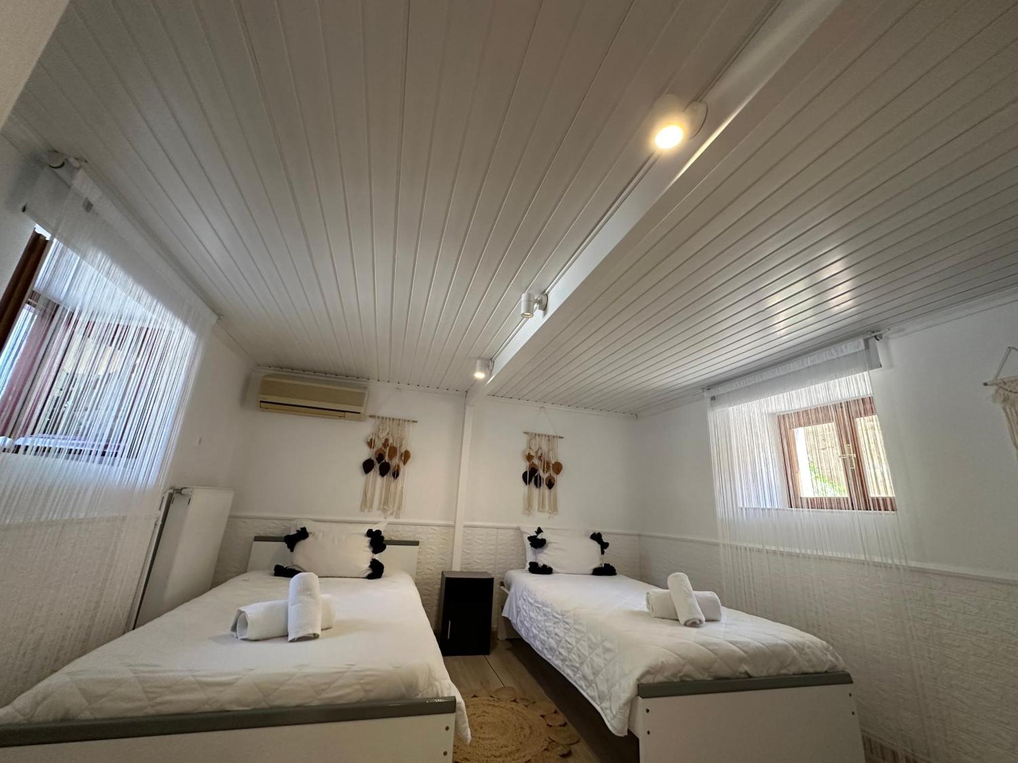 Corinth Iris Garden Retreatアパートホテル エクステリア 写真